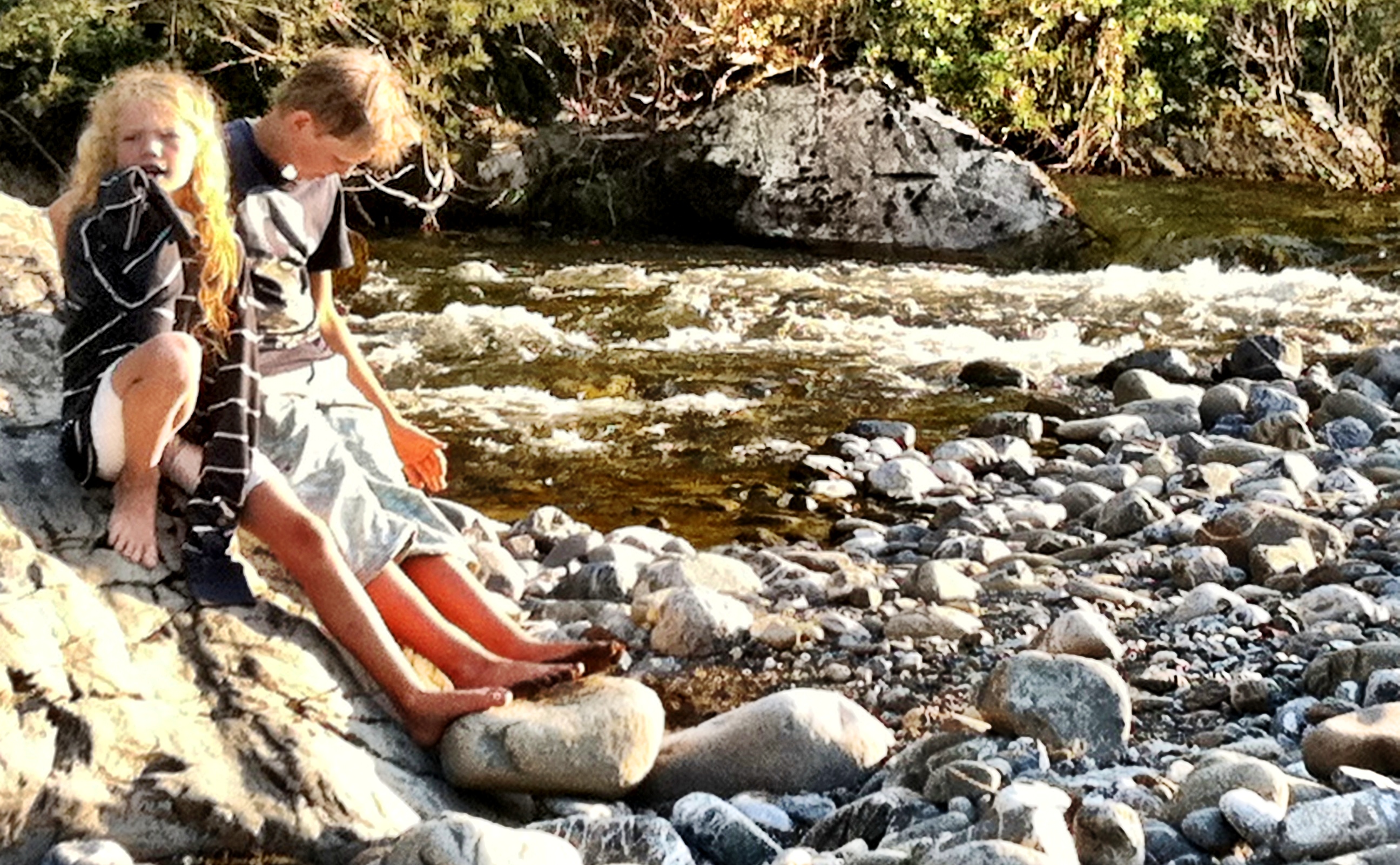 Kinder_child_nature_fiume_stream_Liguria